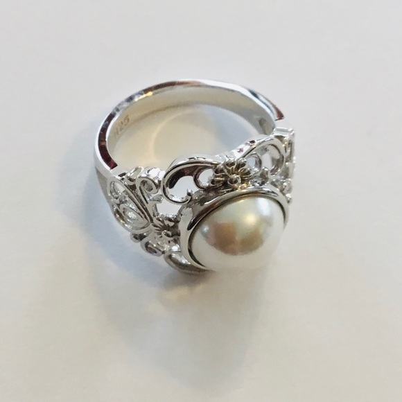Mother of Pearl Sterling Silver Ring - Picture 2 of 3